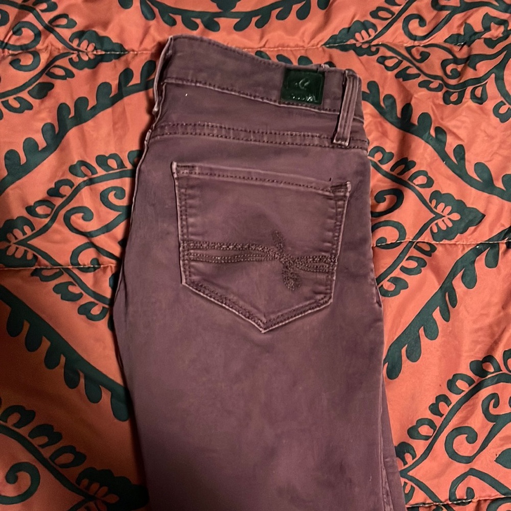 Size 1 Levi’s Jeans. Burgundy in color. Worn a few times.